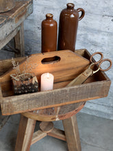 Cargar imagen en el visor de la galería, Caja de madera con mango