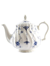 Cargar imagen en el visor de la galería, Juego de vajilla de 45 piezas, Finlandia Blue Queen’s by Churchill