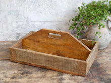 Cargar imagen en el visor de la galería, Caja de madera con mango
