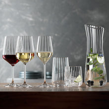 Cargar imagen en el visor de la galería, Set 4 copas vino blanco Lifestyle
