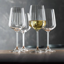 Cargar imagen en el visor de la galería, Set 4 copas vino blanco Lifestyle
