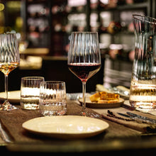 Cargar imagen en el visor de la galería, Set 4 copas vino tinto Lifestyle
